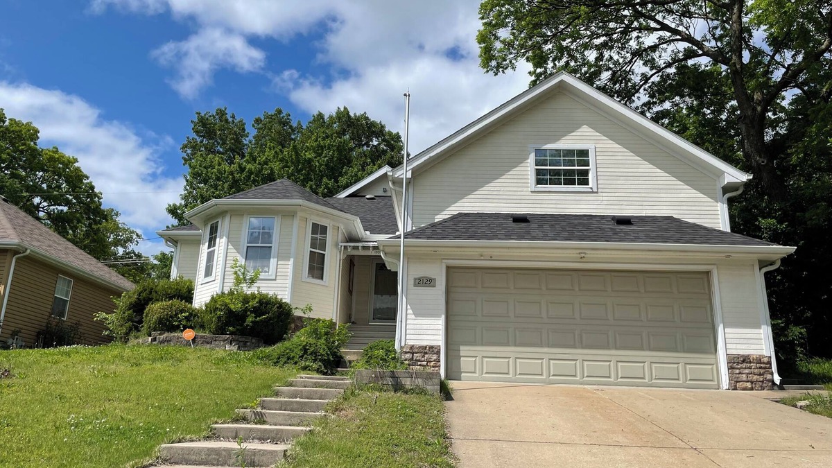 Joplin House | Heart of Joplin favorite spot.nHighly rated vacation home .nPerfectly located