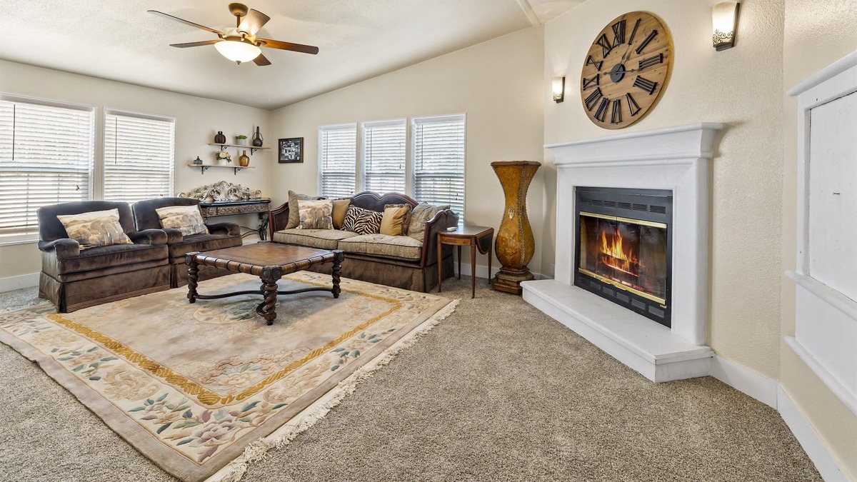 Kuna House | Heart of Kuna Backyard King Parking Smart TV
