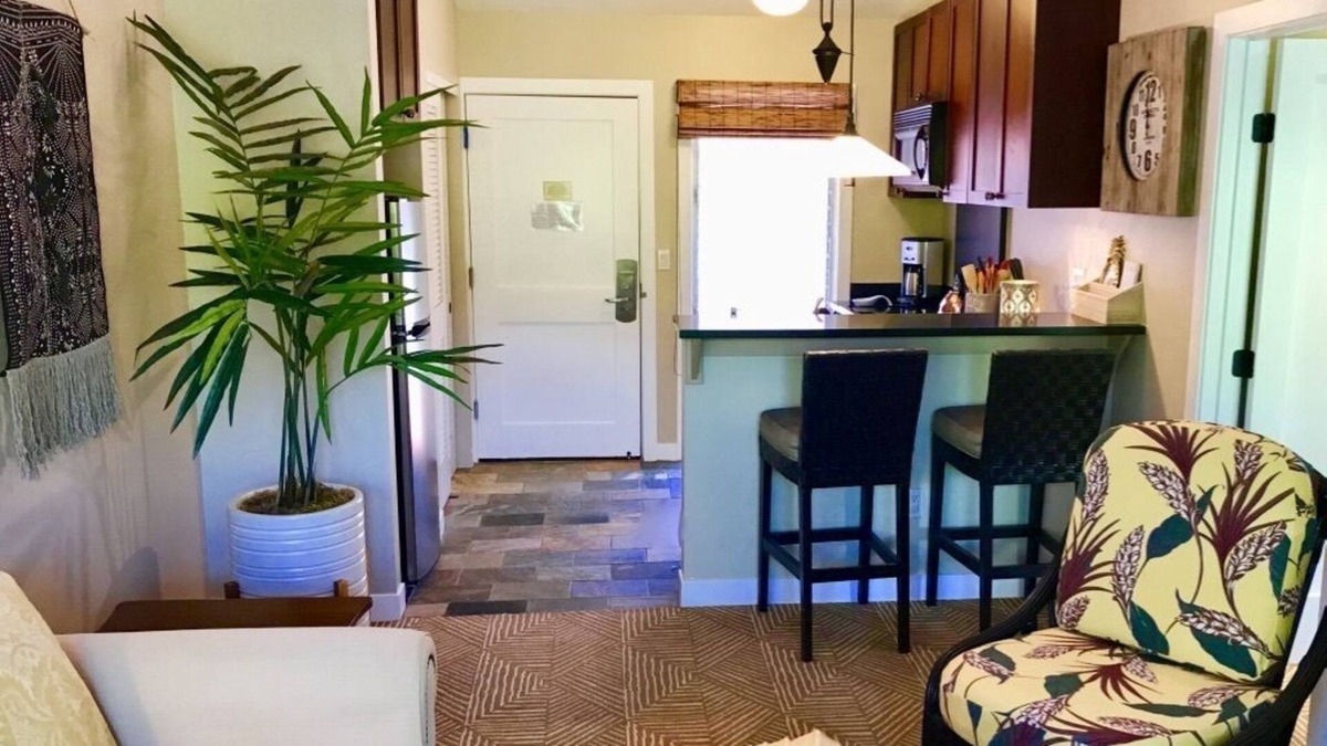 Historic Lahaina Front Street Condo | HEART of LAHAINA TOWN-1BDRM, 1BTH, SLEEPS 4~5 STAR! GREAT POOL! COLD AC *****