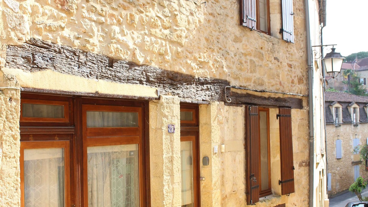 Pays-de-Belves House | Heart of medieval beau village Belves- townhouse with terrace and garden.