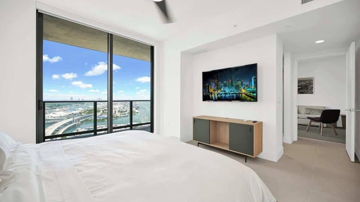 Downtown Miami Condo | Heart of Miami Luxury Condo with Stunning Bay View