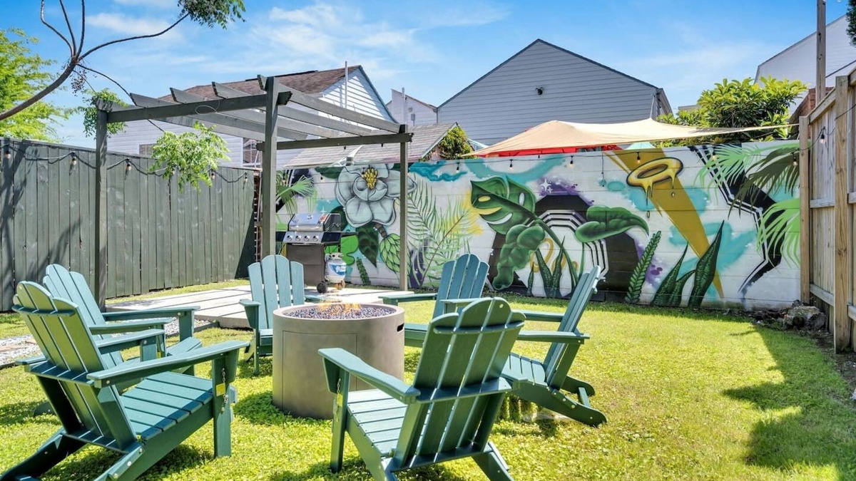 Tulane - Gravier House | Heart of Mid-City Haven: 5BR, 3BA Luxury Home. Balcony, Parking, Walk to Superdome - Your NOLA Oasis