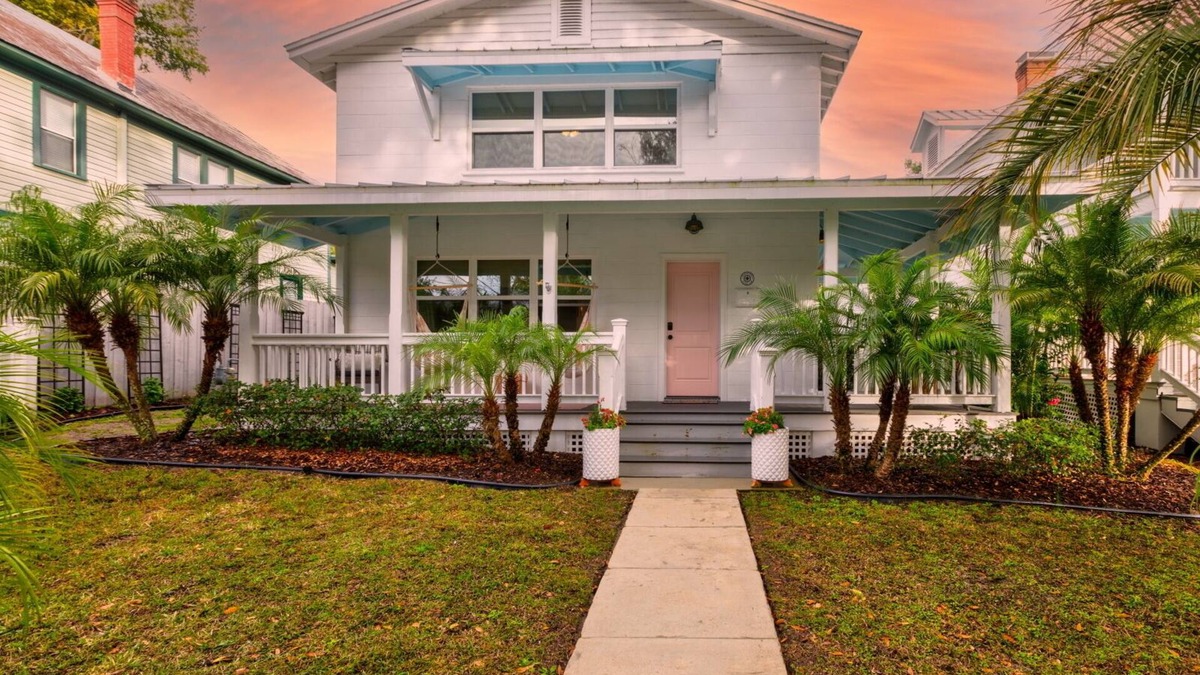 Mount Dora Apartment | Heart of Mount Dora Historic District, Walk Everywhere, UPSTAIRS Apartment Suite