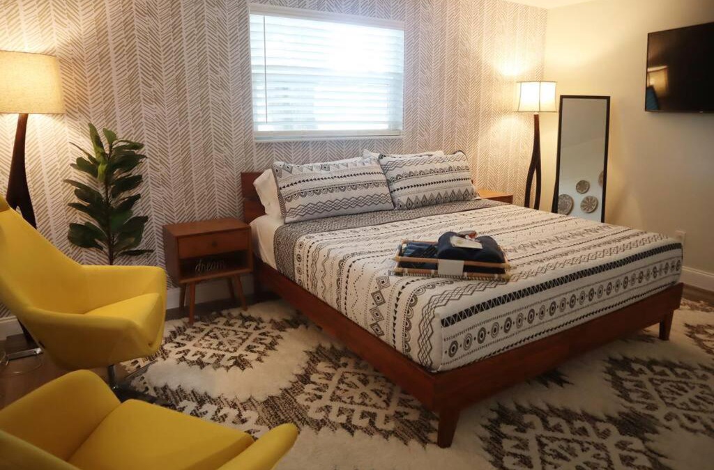 Ormond Beach House | Heart of Ormond Beach - Self check-in - Beach