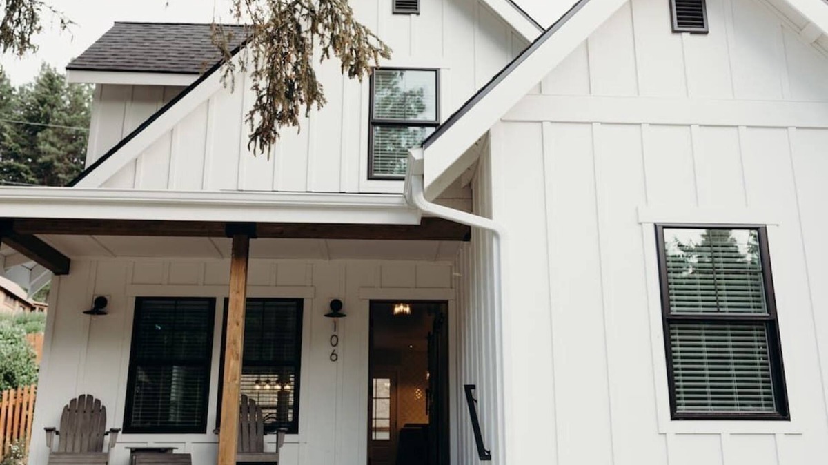 Roslyn House | Heart of Roslyn, walkable to downtown, dog-friendly and perfect for families or friends!