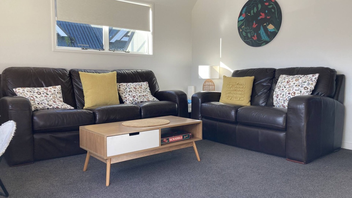 Russell Cottage | Heart of Russell Apartment - Russell Apartment