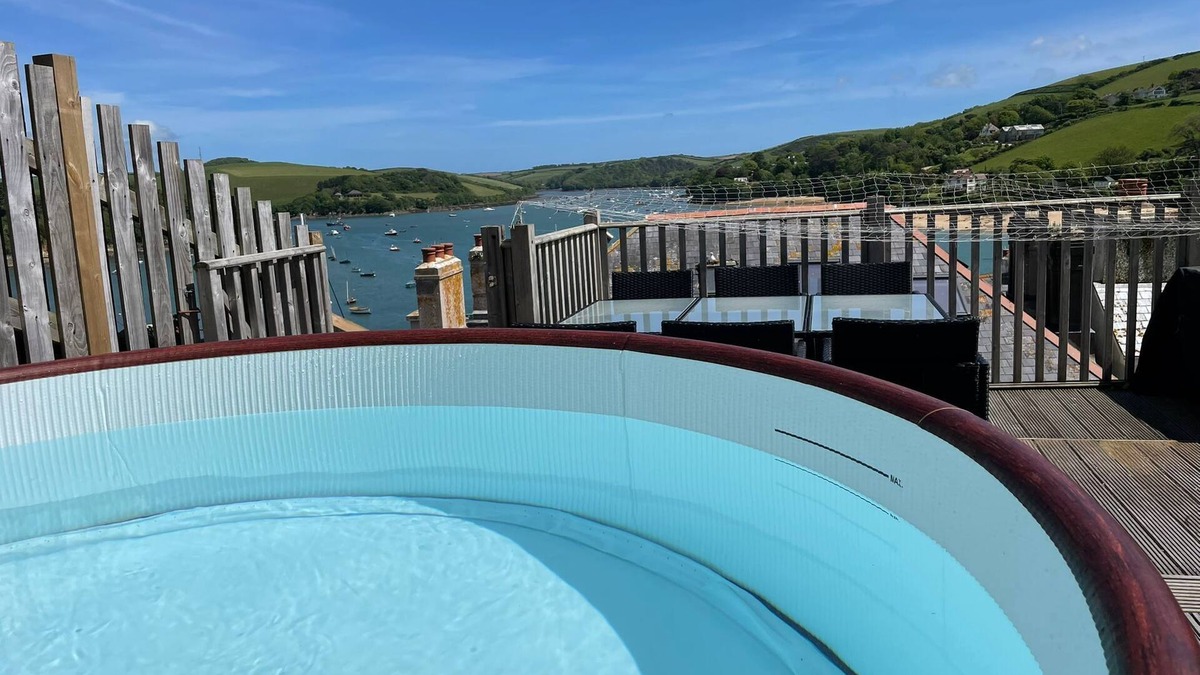 Salcombe House | Heart of Salcombe | Views | Sauna | Hot Tub
