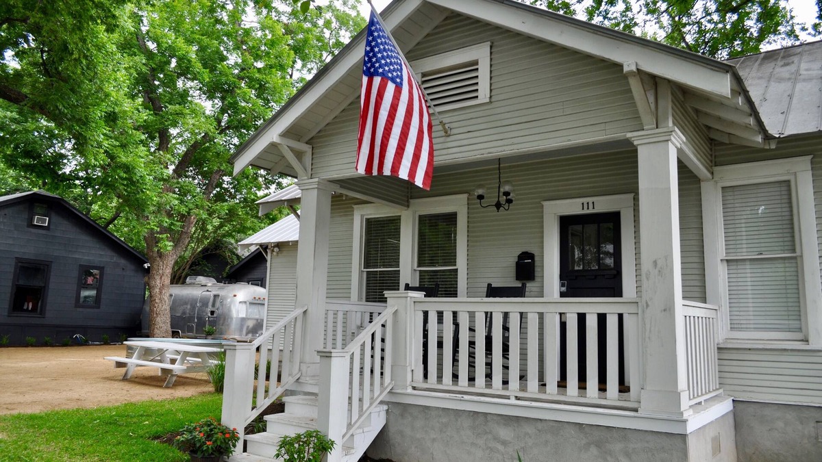 Travis Heights House | Heart of Soco Luxury Bungalow! LOCATION