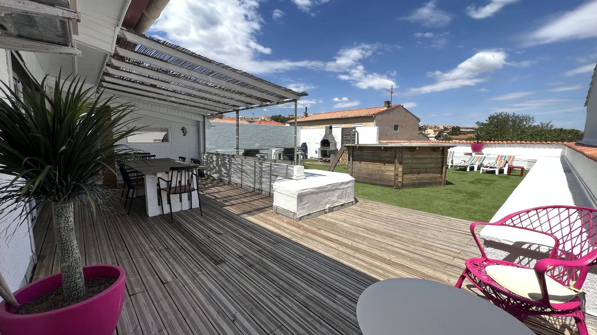 Saint-Pierre-la-Mer Apartment | Heart of the resort, Beau T4 of 130 m² with 150 m² terrace and private pool