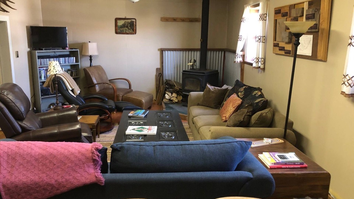 Melrose House | Heart Of The Big Hole! Comfy Cabin For Your Fishing/hunting/mountain Adventures