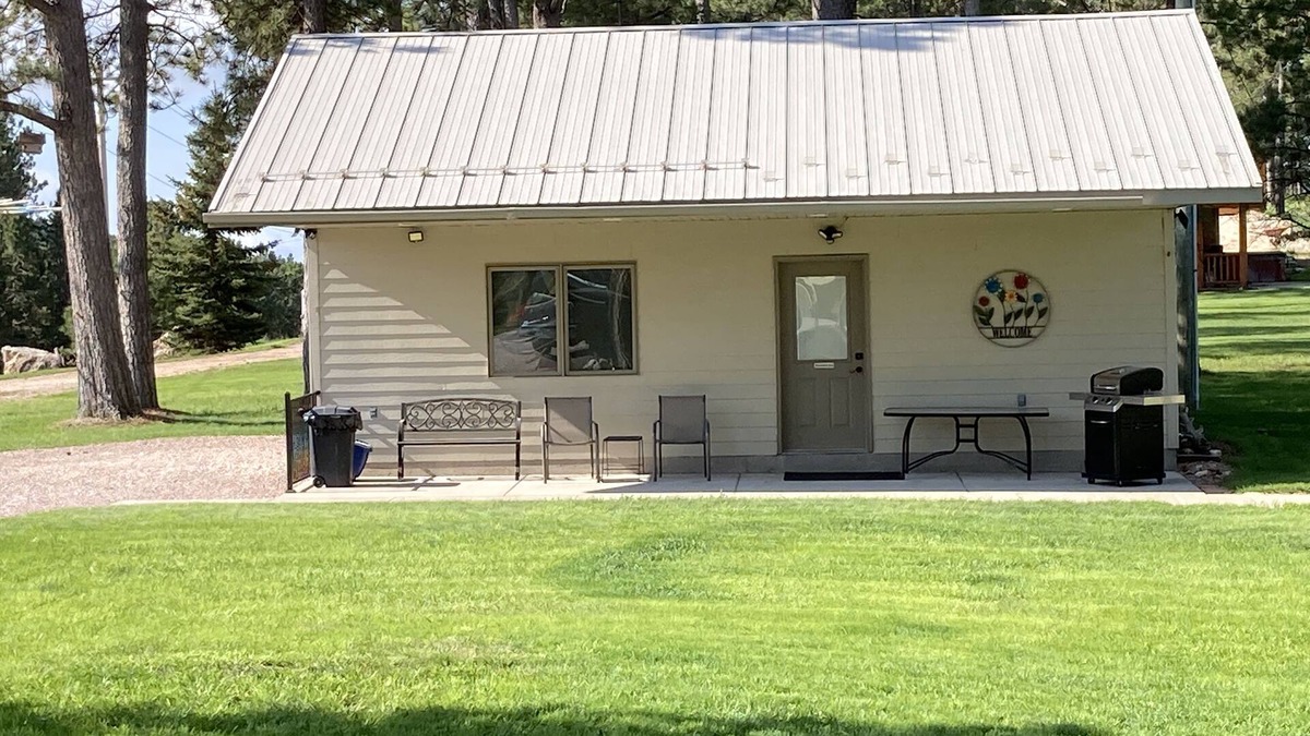 Custer Cabin | Heart of the Black Hills, Bordering National Forest, Fresh Air & Bright Stars!