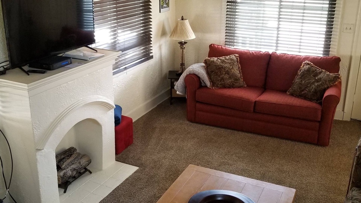 Cuyahoga Falls House | Heart of the Falls! Cozy for 2, Spacious for 8, Close to everything!