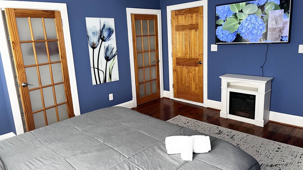 Logan Square House | Heart of the Museum District: Historic Renovated Logan Square Home