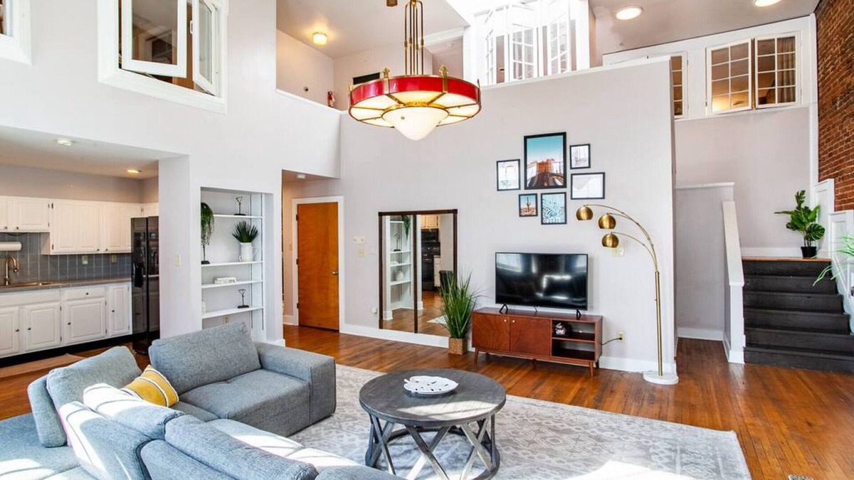 Old City Apartment | Heart of the Old City- Minutes from Market Square
