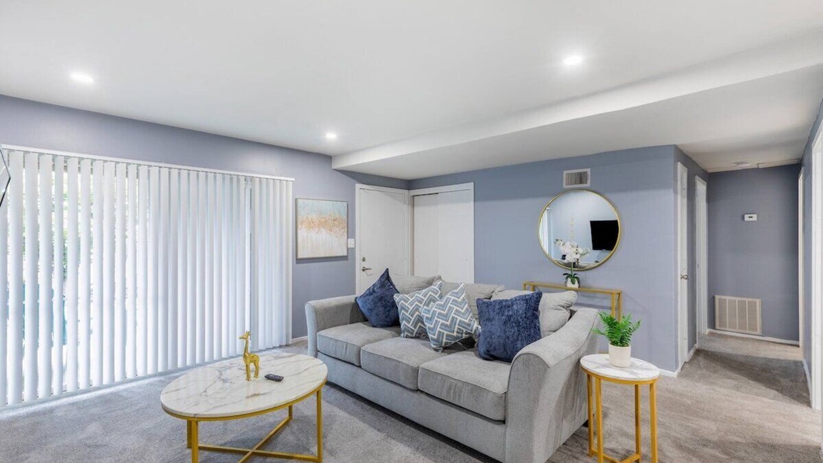 Towson Apartment | Heart of Towson *Parking*Gym*Pool*Gym*Smart TV