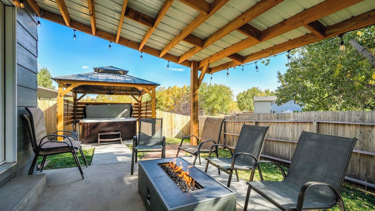 Stetson Hills House | Hearth Haven! Family Fun w/Fire Pit & Games