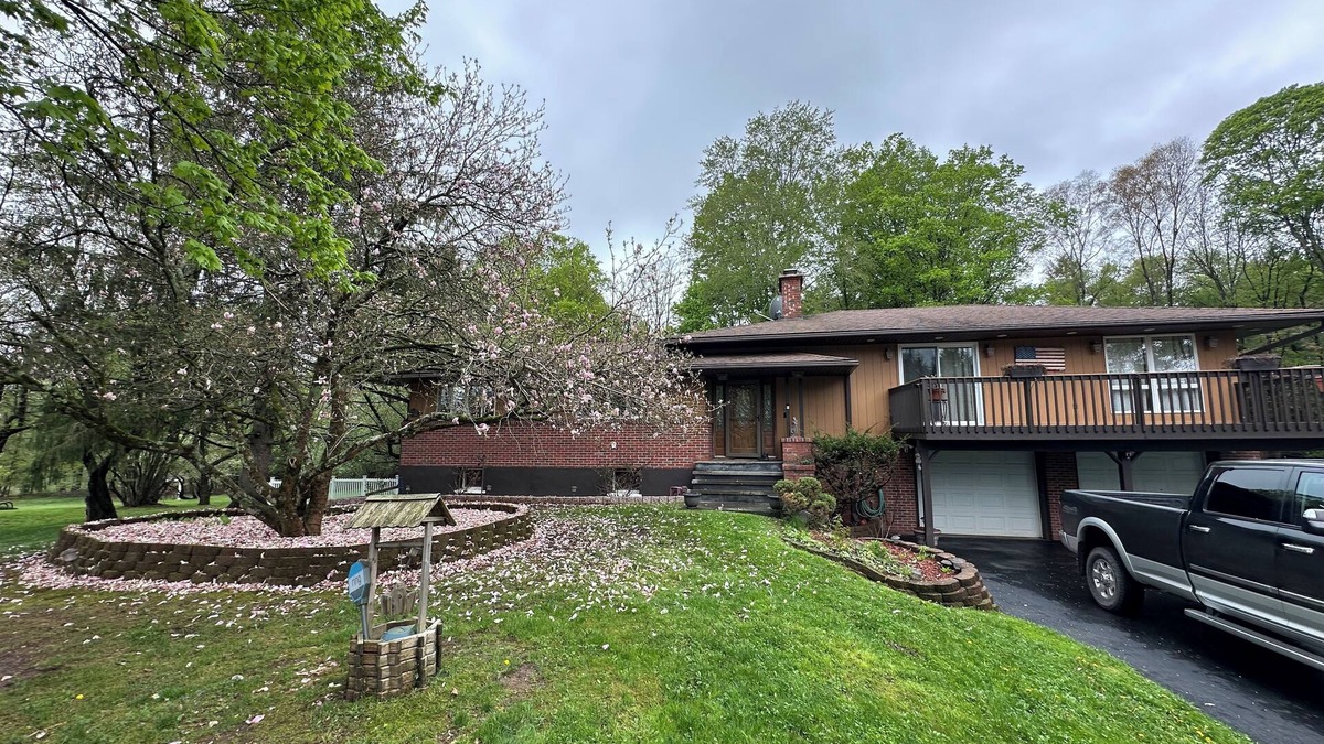 Swan Lake House | Hearthstone Home Retreat with Heated Pool