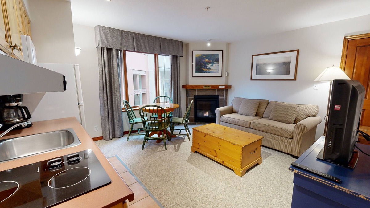 Sun Peaks Hotel | Hearthstone Lodge #306