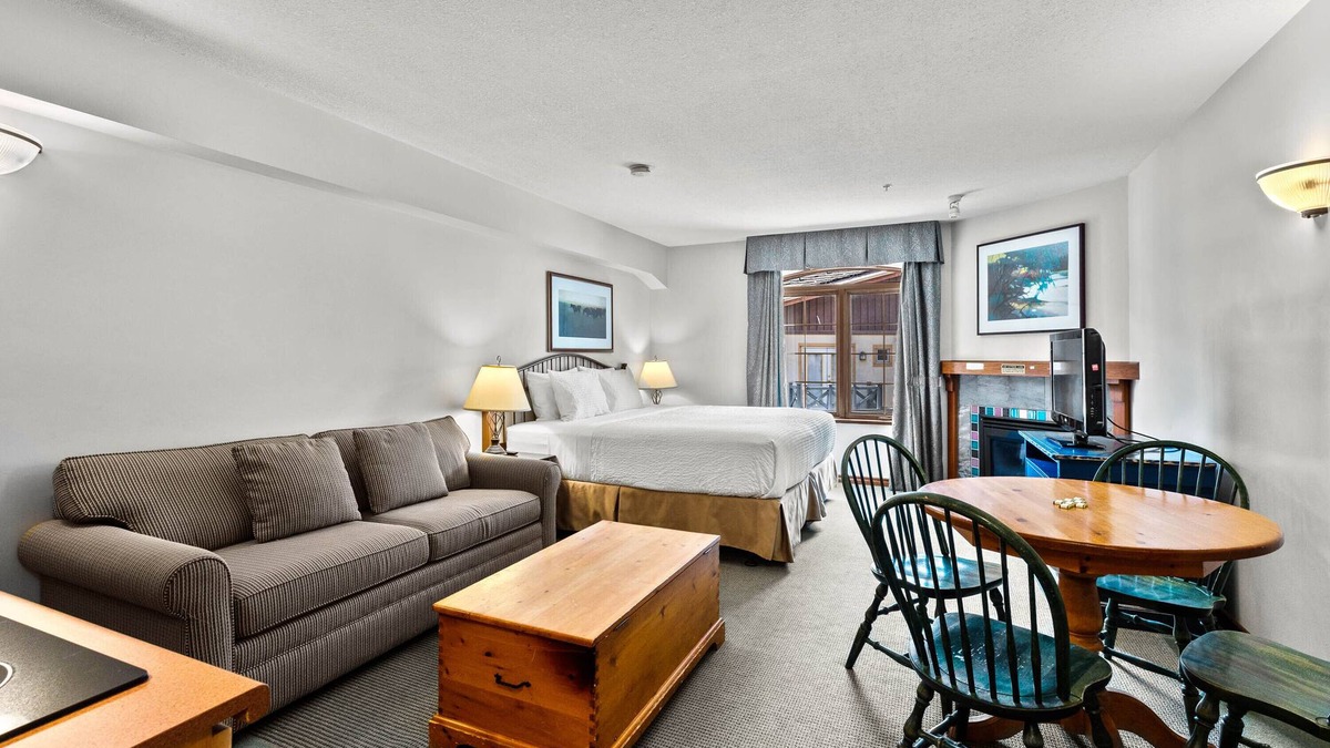 Sun Peaks Hotel | Hearthstone Lodge #328