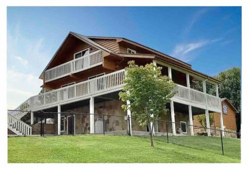 Wears Valley House | Heartwood Lavish Cottage in the Smoky Mountains