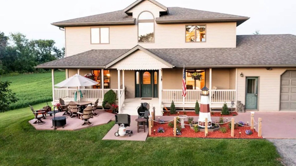 Harmony House | Heated Garage Game Room, Spacious Master Suites & Well-Appointed Kitchen