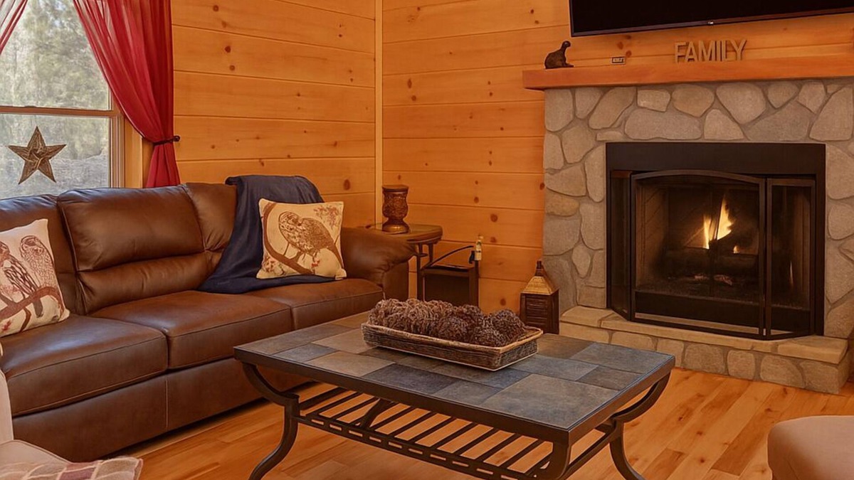 Eagle Mountain Cabin | Heated Indoor Pool - Hot Tub 6 Seater - Fire Pit - Wineries - Pickleball - Gym