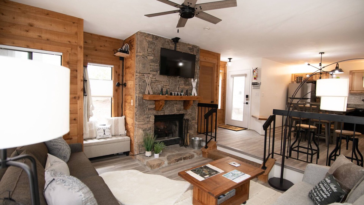 Seven Springs Condo | Heated outdoor pool, close to Ohiopyle, Falling water, and State park with beach