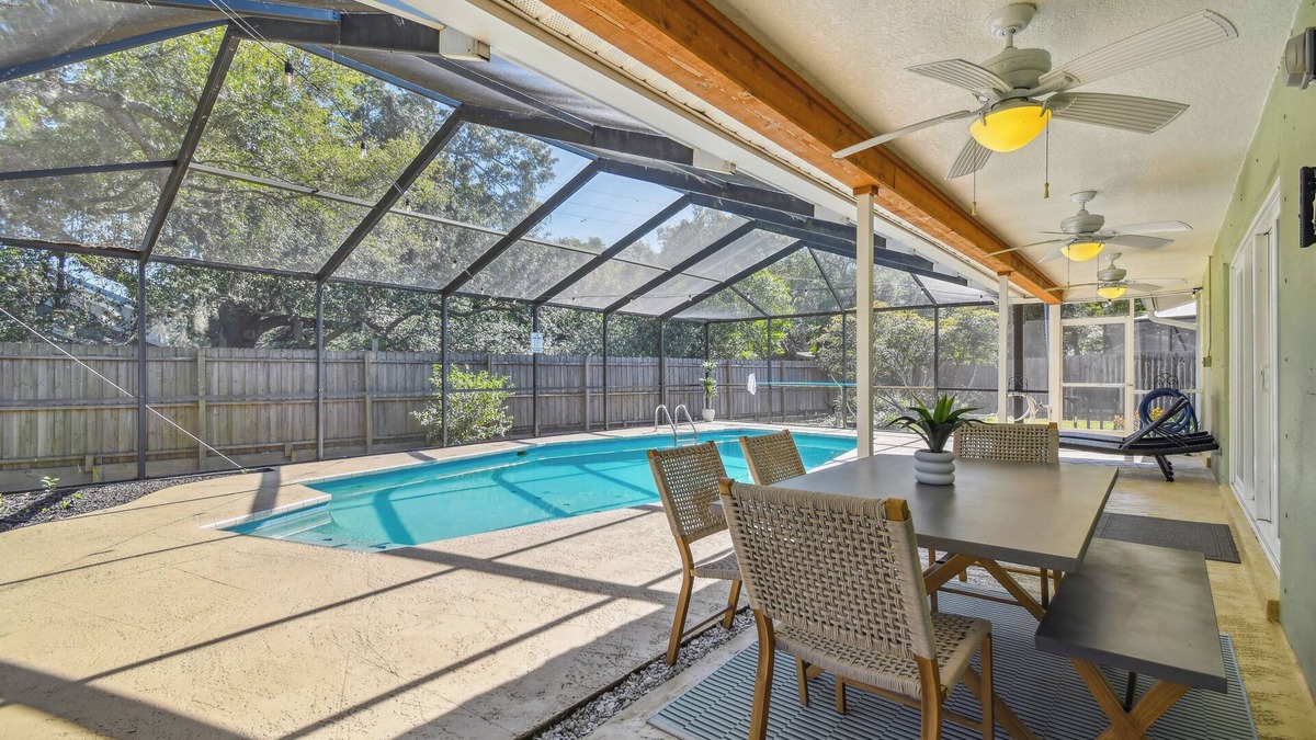 Palm Harbor House | Heated Pool. 3-bedroom house 6.5 miles to honeymoon Island