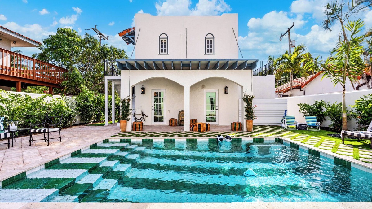 Palm Beach - West Palm Beach House | Heated Pool 5 Mins to Downtown Newly Renovated Guesthouse