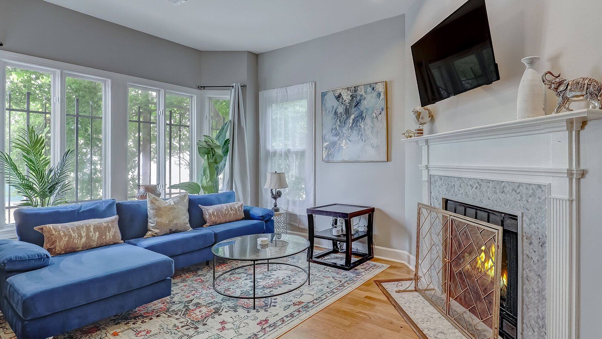 Historic Downtown Savannah House | Heated Pool Access, 2 blocks from Forsyth Park!