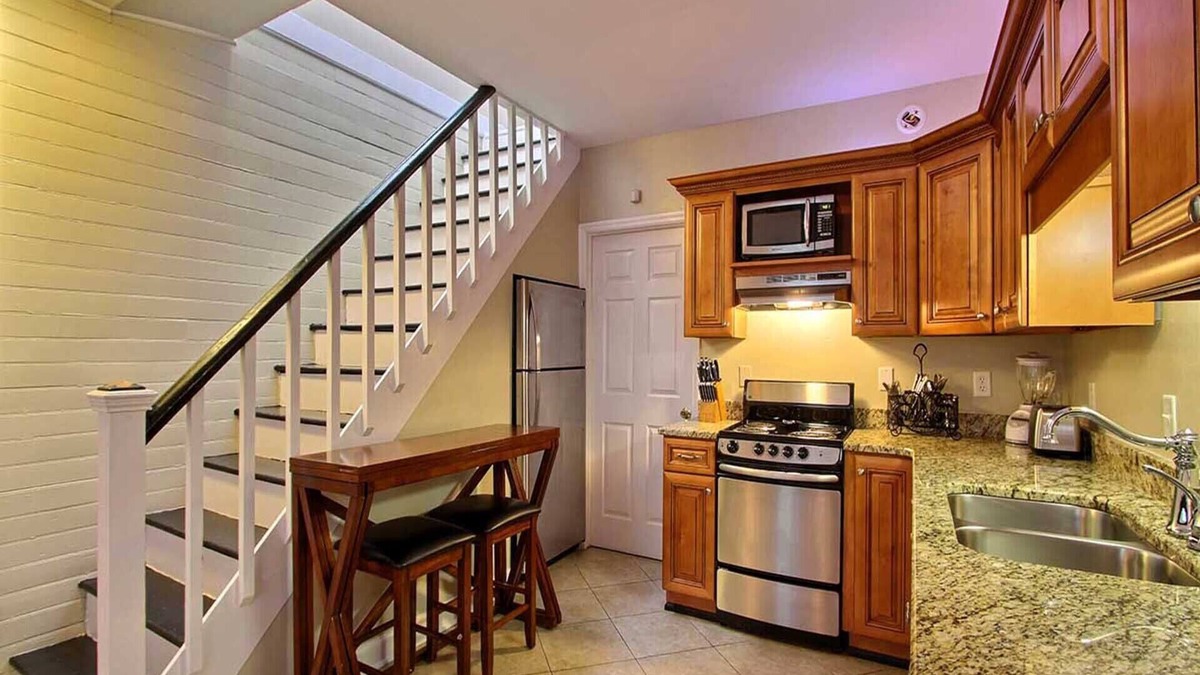 Metropolitan House | Heated Pool Access | 5*Clean | Flex Cancelation