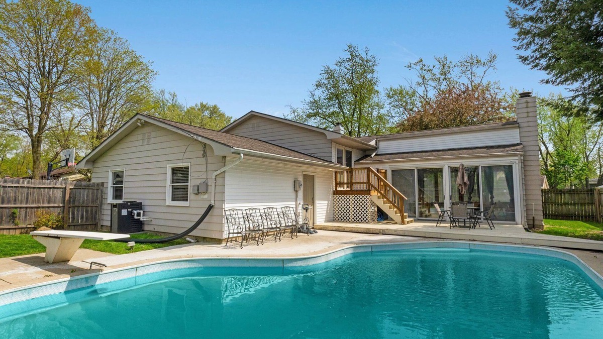 Fort Wayne House | Heated Pool, Amenities Galore, 5 BD, 2 Bath