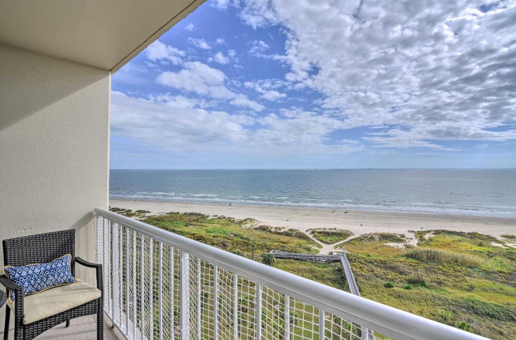 Galveston Apartment | Heated Pool and Beach View Galveston Resort Condo!