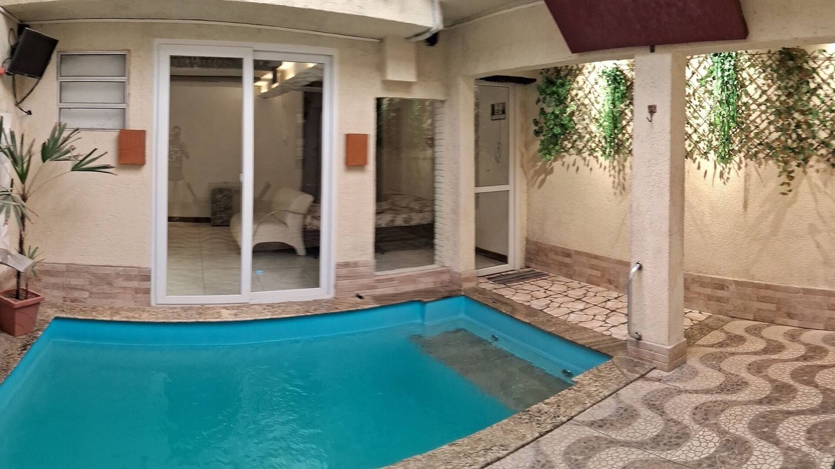 Zona Leste House | Heated pool and fireplace for couples
