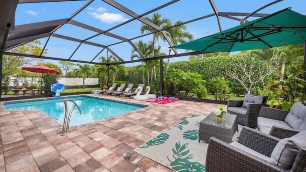 Palm River Estates House | Heated Pool, Arcade, <10 min Beach ~ 25 min to RSW