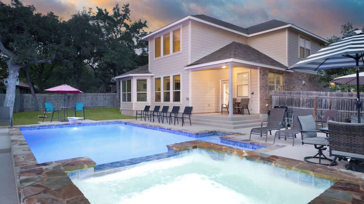 San Antonio House | Heated Pool, Arcade, Billiards with Two master suites