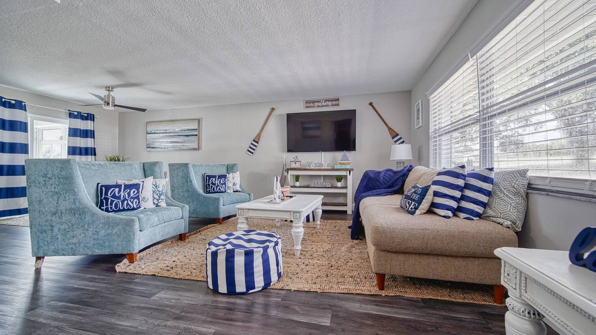 Cypress Gardens House | Heated Pool, Arcade with PS5, 5min from Legoland-Stylish LakeHome