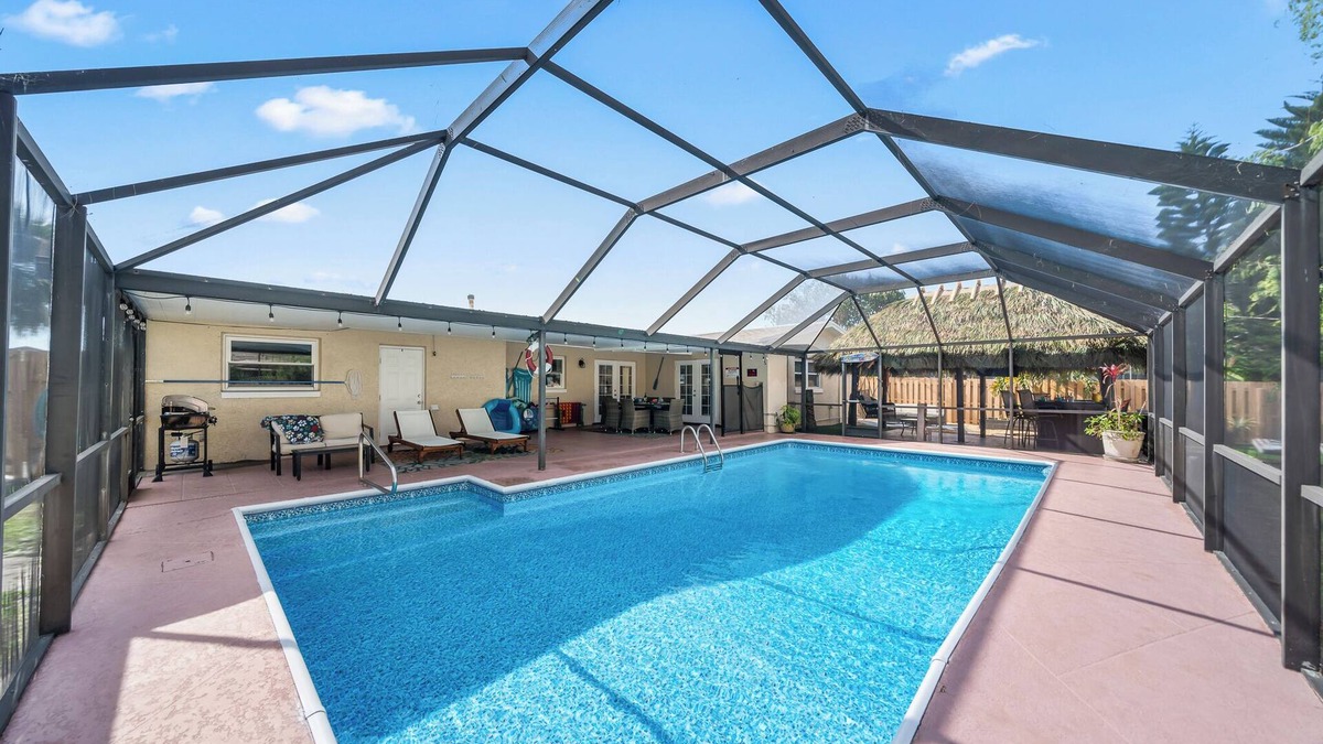 Holiday Cove House | Heated Pool, BBQ Grill, & Tiki Bar near USSSA and Cruise Port Canaveral