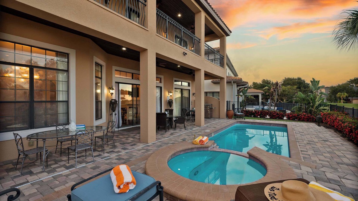 Reunion Villa | Heated Pool & Cinema in Reunion, 8MI to Disney