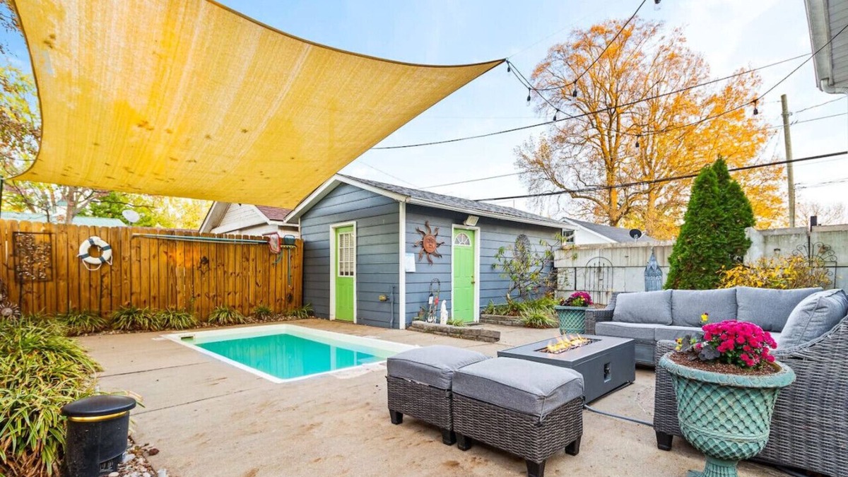 Jeffersonville House | ✪Heated Pool, Firepit, Bikes, Grill, Pets✪