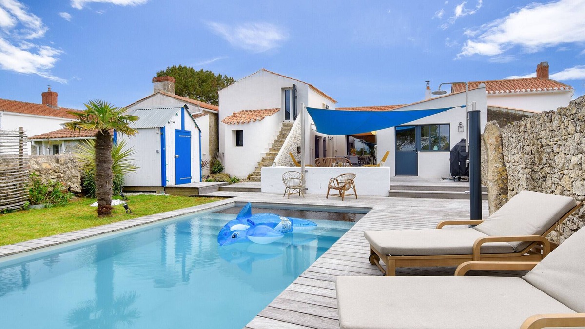 La Gueriniere House | Heated pool, garden, villa for 8 adults 2 children