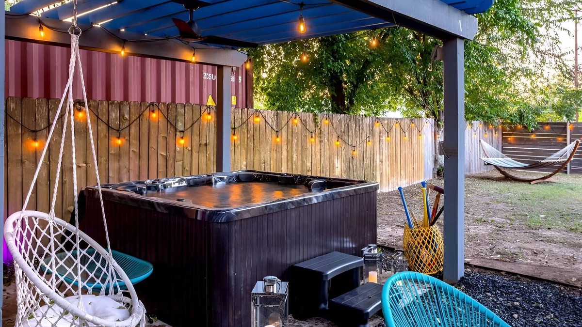 Govalle House | Heated Pool Haven w Hot Tub 3 min to DT