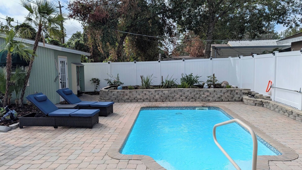 Sarasota House | Heated Pool Home in the Pinecraft area Close to Downtown and Beaches.