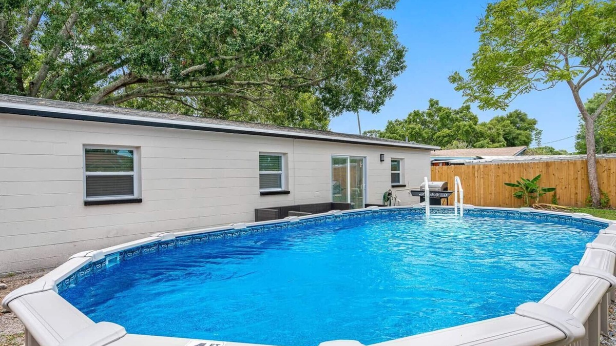 Largo House | Heated Pool Home w/PlayStation 5 & Games!