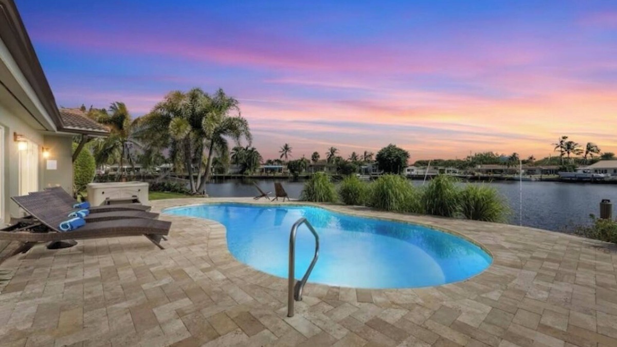 Cypress Lakes House | Heated Pool+Hot tub! Waterfront-Pool table+Kayaks!