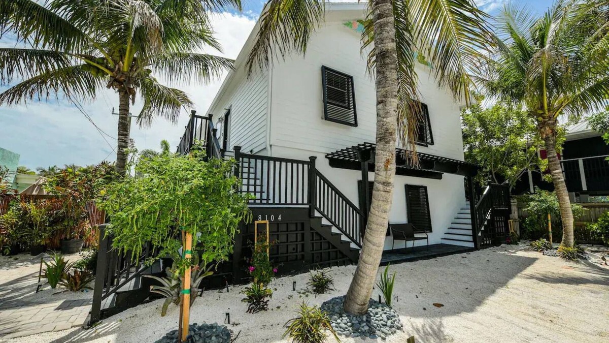 Holmes Beach House | Heated Pool, Hot Tub, Game Room, Grill - 3BR West of Gulf Drive!