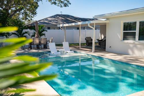 Clearwater House | Heated Pool Hot tub Clearwater & Dunedin Pet Friendly