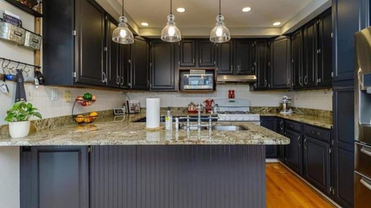 Northampton House | HEATED POOL&HOT TUB! DONT MISS THIS ONE! CLOSE TO EVERYTHING STL DOWNTOWN!