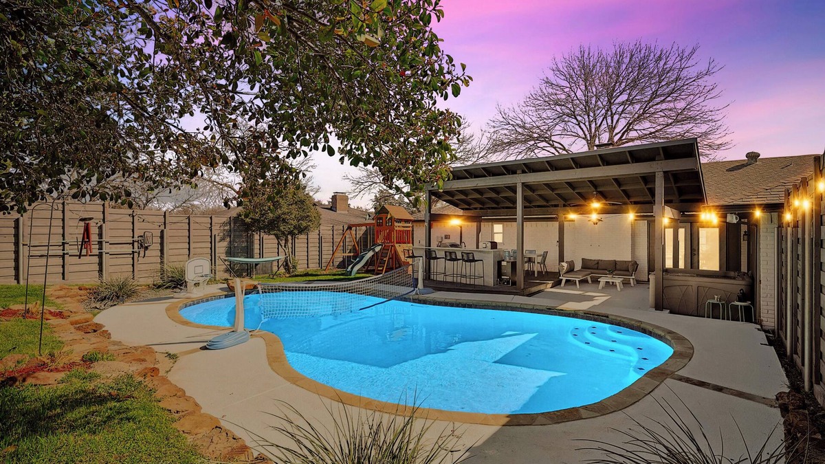 DeSoto House | ★Heated pool, Hot Tub, Gaming, Pizza oven, 18 mins to Dallas★