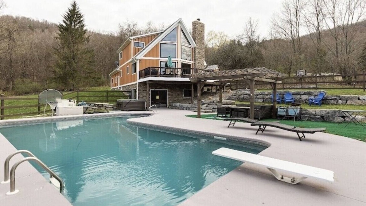 Alpine House | Heated Pool, Hot tub, pickleball, Sleeps 10, 70 acres to explore. Copper Ridge